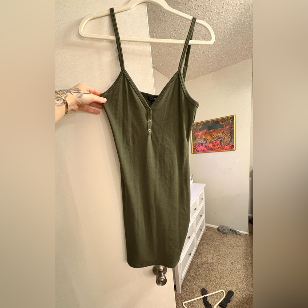 Fashion Nova Olive Green Sleeveless V-Neck Midi Dress